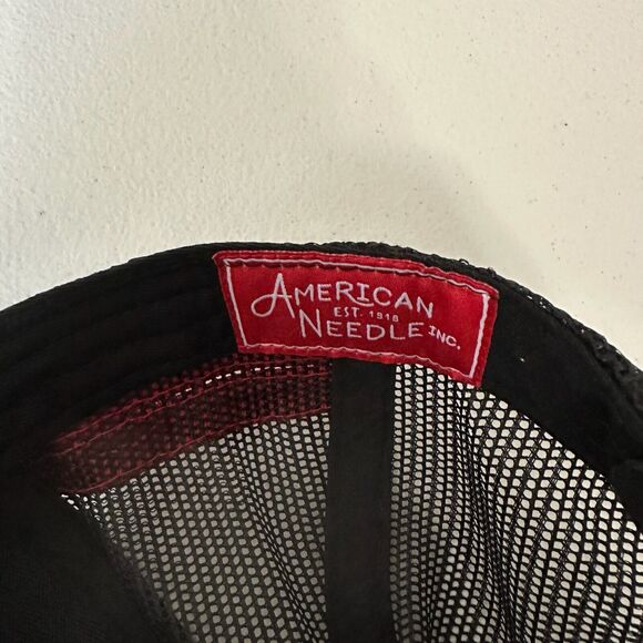 AMERICAN NEEDLE NHL Chicago Blackhawks Adjustable Snapback Hat in Black - Picture 8 of 9